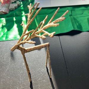 Sprakly gold Christmas Reindeer decor 🎄✨